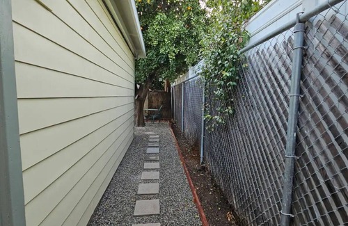Granada Hills South Casa | Charming 2-bedroom house in Granada Hill- Los Angeles