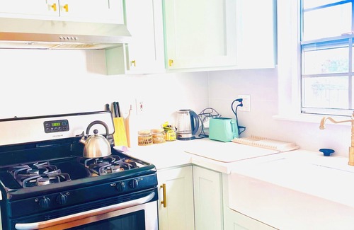 Larchmont Casa | Charming 2-bedroom Hollywood Cottage - Larchmont Village/Hollywood