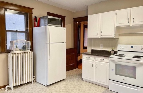 Longfellow Apartamento | Charming 2 Bedroom apartment with WiFi, AC, Parking in Central Minneapolis