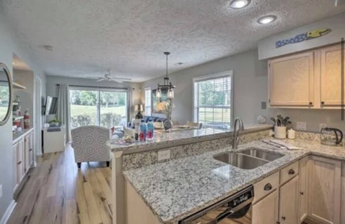 Carolina Forest Condominio | Charming 2-bedroom condo with AC and WiFi in fantastic Myrtle Beach neighborhood