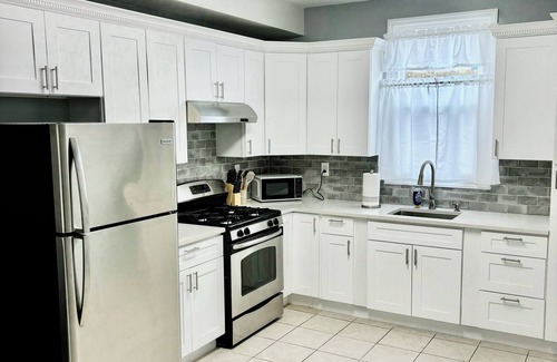 North Bergen Apartamento | Charming 2-bedroom apartment in cool North Bergen with WiFi, AC
