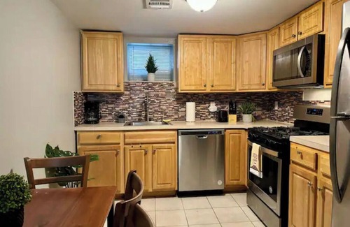 North Bergen Apartamento | Charming 2-bedroom apartment