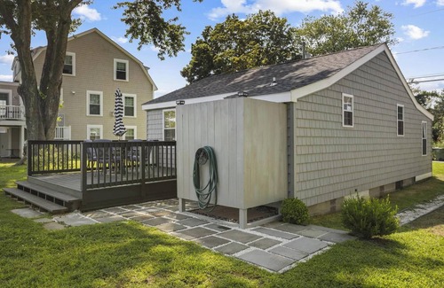 Saybrook Manor Casa | Charming 2-bedroom cottage short walk to beach located at Chalker Beach,