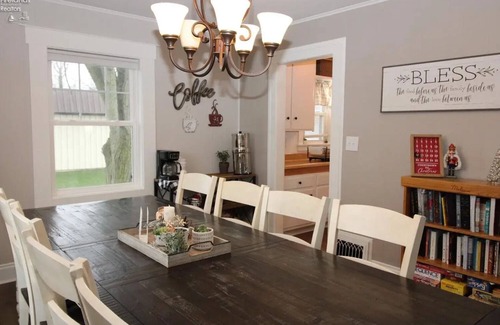 Port Clinton Casa | Charming 2-bedroom house with WiFi in Port Clinton steps from the public beach