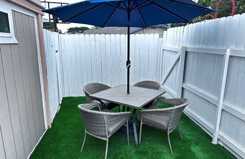 Port Hueneme Cabaña | Charming 2-bedroom cottage in pleasant Port Hueneme with WiFi
