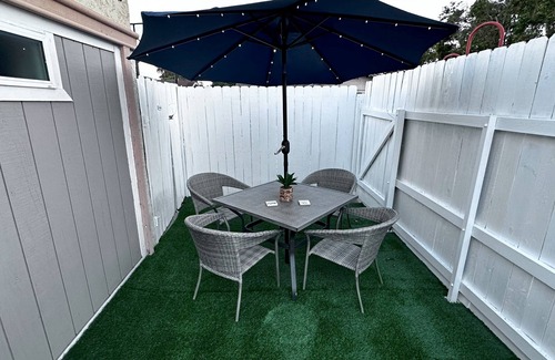 Port Hueneme Cabaña | Charming 2-bedroom cottage in pleasant Port Hueneme with WiFi