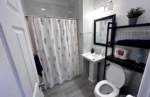 Poughkeepsie Apartamento | Charming 2-bedroom apartment with AC, WiFi in superb Poughkeepsie
