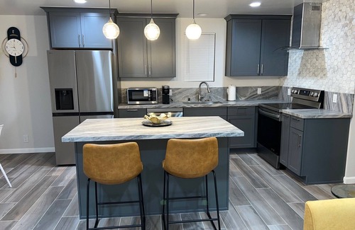 Lower Bal Casa | Charming 2-bedroom house in San Leandro with WiFi and AC