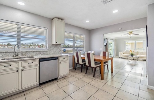 Bayou Shores Casa | Charming 2-bedroom townhome in St. Petersburg w/Dock and Free Kayaks