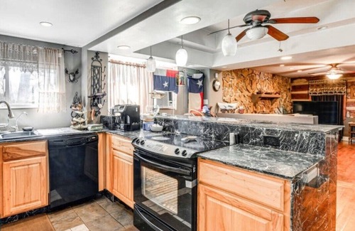 Olin Cabina | Charming 2-bedroom cabin with WiFi, AC in brilliant Statesville