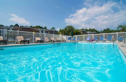 Sea Trail Condominio | Charming 2-bedroom condo with Wi-Fi in tranquil Sunset Beach on Golf Course.