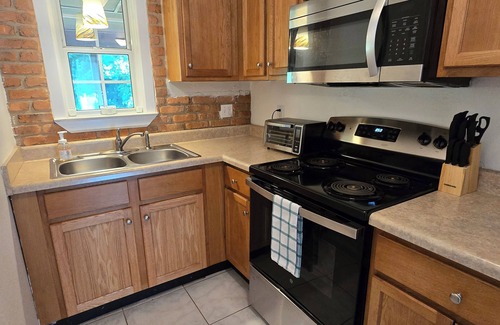 Tallahassee Casa | Charming 2-bedroom house in marvelous Tallahassee with AC, WiFi