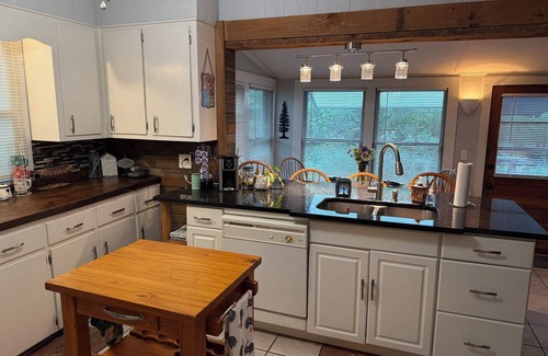 Warrenville Cabaña | Charming 2-bedroom cottage 3 miles from Historic downtown Aiken!