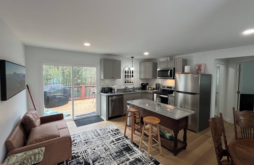 Weaverville Casa | Charming 2-bedroom house in pleasant Weaverville with AC
