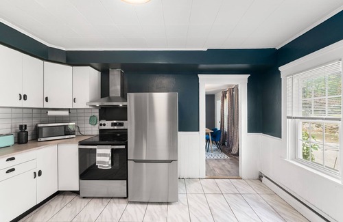 West Warwick Apartamento | Charming 2-bedroom apartment near Providence