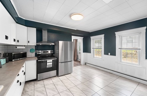 West Warwick Apartamento | Charming 2-bedroom apartment near Providence