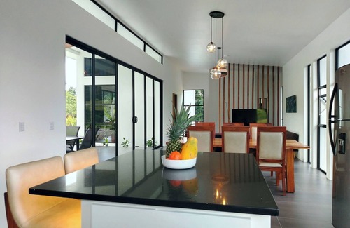 La Fortuna Villa | Charming 2-bedroom villa in La Fortuna with AC, WiFi, pool and volcano view
