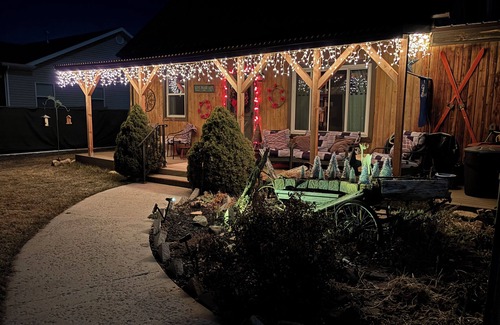 Heber Cabaña | Charming 2-bedroom Vintage 1921 Cottage w/ Mountain Views in lovely Heber City!