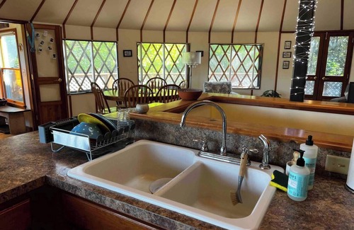 Benzonia Casa | Charming 2-bedroom Yurt with AC, WiFi in serene Benzonia