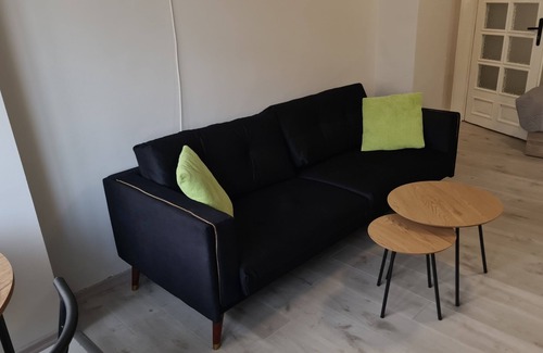 Kazanlak Apartamento | Charming 2-bedroom ZAPAD1 apartment with AC, WiFi in delightful Kazanlak