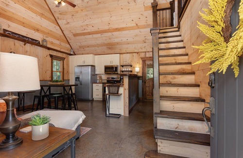 Rising Fawn Casa | Charming 2-BR 1BA with private hot tub near McLemore, Cloudland Canyon State Pk.