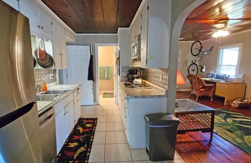 Southgate Casa | Charming 2 BR/2 B Bungalow on 1/3 acre with plenty of room for boat/RV parking