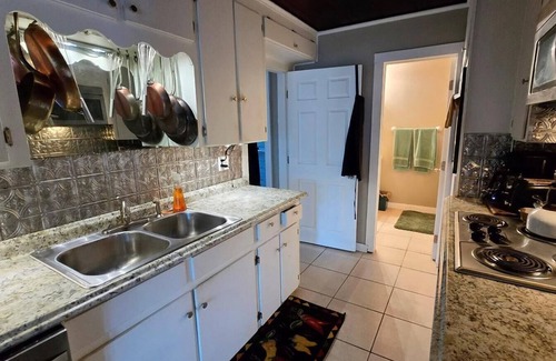 Southgate Casa | Charming 2 BR/2 B Bungalow on 1/3 acre with plenty of room for boat/RV parking