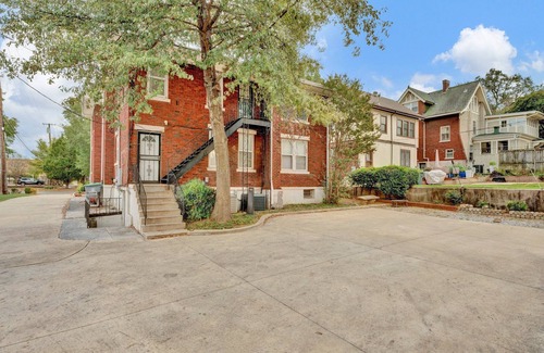 Central Gardens Apartamento | Charming 2-BR apt 4 min to hospital, free WiFi, in Memphis Midtown, free parking