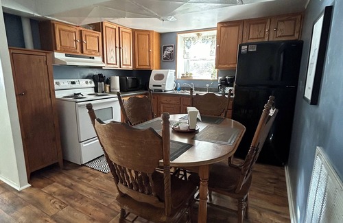 Skelton Apartamento | Charming 2-BR apartment w/WiFi, central to National Park, close to interstate
