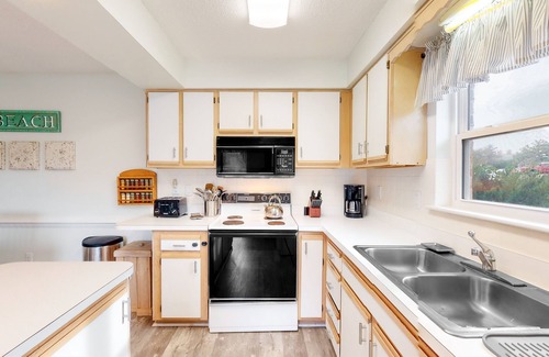 Kitty Hawk Condominio | Charming 2 BR Condo - Convenient location - Close to beach - Community pool - WD