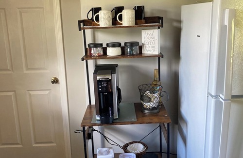 Old Town Cabaña | Charming 2-BR cottage in Galax with WiFi, AC. Close to Blue Ridge Parkway