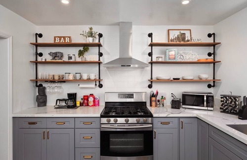 Belmont Shore Casa | Charming 2-BR Home 3-minute To Belmont Short - Free Parking/Wifi/Pet Friendly