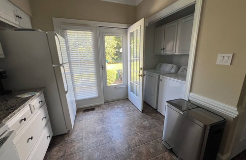 Greensboro Casa | Charming 2 BR townhome with office. Great central location near airport!
