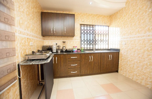 Weija Apartamento | Charming 2-bedroom apartment with AC, WiFi close to the lovely West Hills Mall.