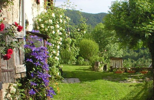 Oust Casa | Casa / jardín en aldea tranquila, lugar idílico de montaña.