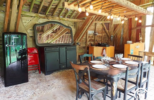 Montenay Cabaña | Acogedora casa rural en Montenay para 2 personas con jardín y comodidades compartidas