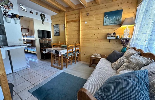 Villard-de-Lans Apartamento | Acogedor ático dúplex para 4 personas, cerca de navette y parque de juegos