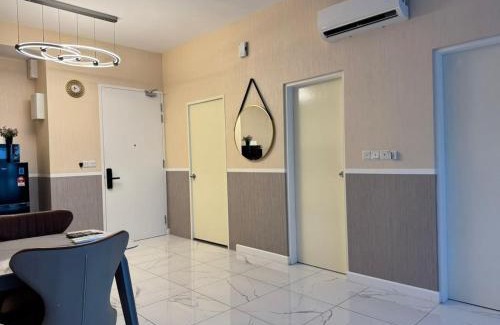 Kampung Pantai Dalam Apartamento | Charming 2-Room with Amenities