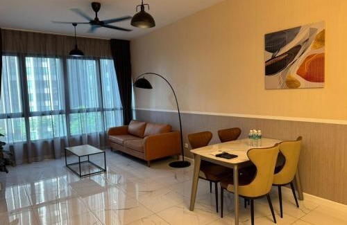 Kampung Pantai Dalam Apartamento | Charming 2-Room with Amenities