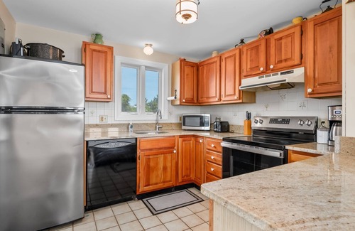 East Sandwich Cabaña | Charming 2 story cottage is located in exclusive Cape Shore Village overlooking Scorton Creek