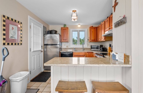 East Sandwich Cabaña | Charming 2 story cottage is located in exclusive Cape Shore Village overlooking Scorton Creek