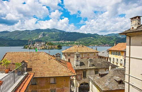 Orta San Giulio Apartamento | Encantador apartamento de 2½ habitaciones en el corazón del mágico casco antiguo de Orta San Giulio