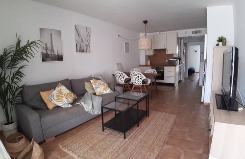 Pilar de la Mola Apartamento | Charming 2BR/2BA apartment with pool - 32 nights minimum!