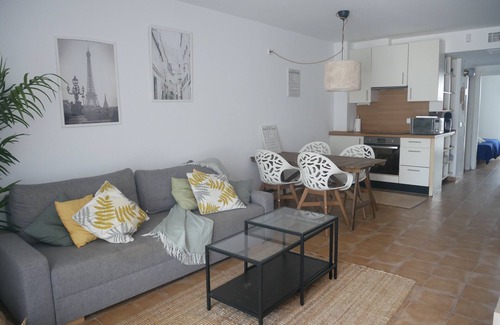Pilar de la Mola Apartamento | Charming 2BR/2BA apartment with pool - 32 nights minimum!