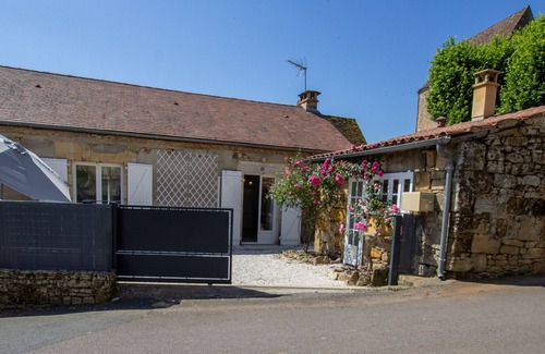 Calviac-en-Perigord Cabaña | Casa encantadora con WiFi, jardín y cerca de Dordogne
