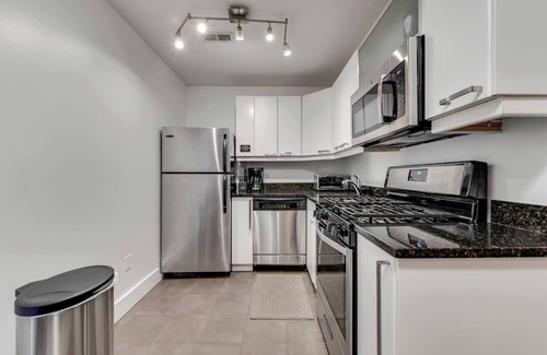 Columbia Heights Apartamento | Charming 2BD/1BA in Hip Area - Near Metro