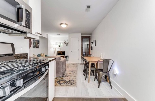 Columbia Heights Apartamento | Charming 2BD/1BA in Hip Area - Near Metro