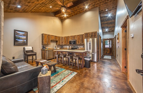 Coram Condominio | Charming 2bd/1ba MT Retreat- sleeps 6 – Just 7 Miles Away From GNP- #4-STAY HERE