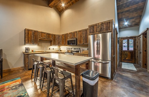 Coram Condominio | Charming 2bd/1ba MT Retreat- sleeps 6 – Just 7 Miles Away From GNP- #4-STAY HERE