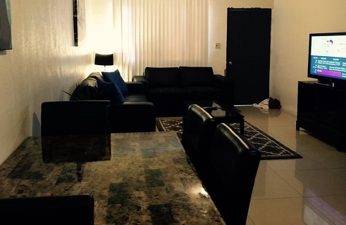 Sinajana Apartamento | ~ 2BD Encanto Condo por Familias ~